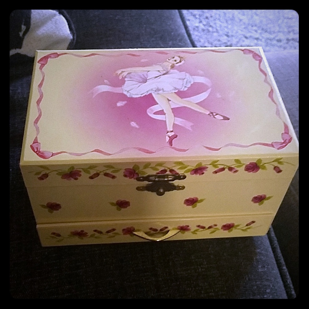 Little girls jewelry box